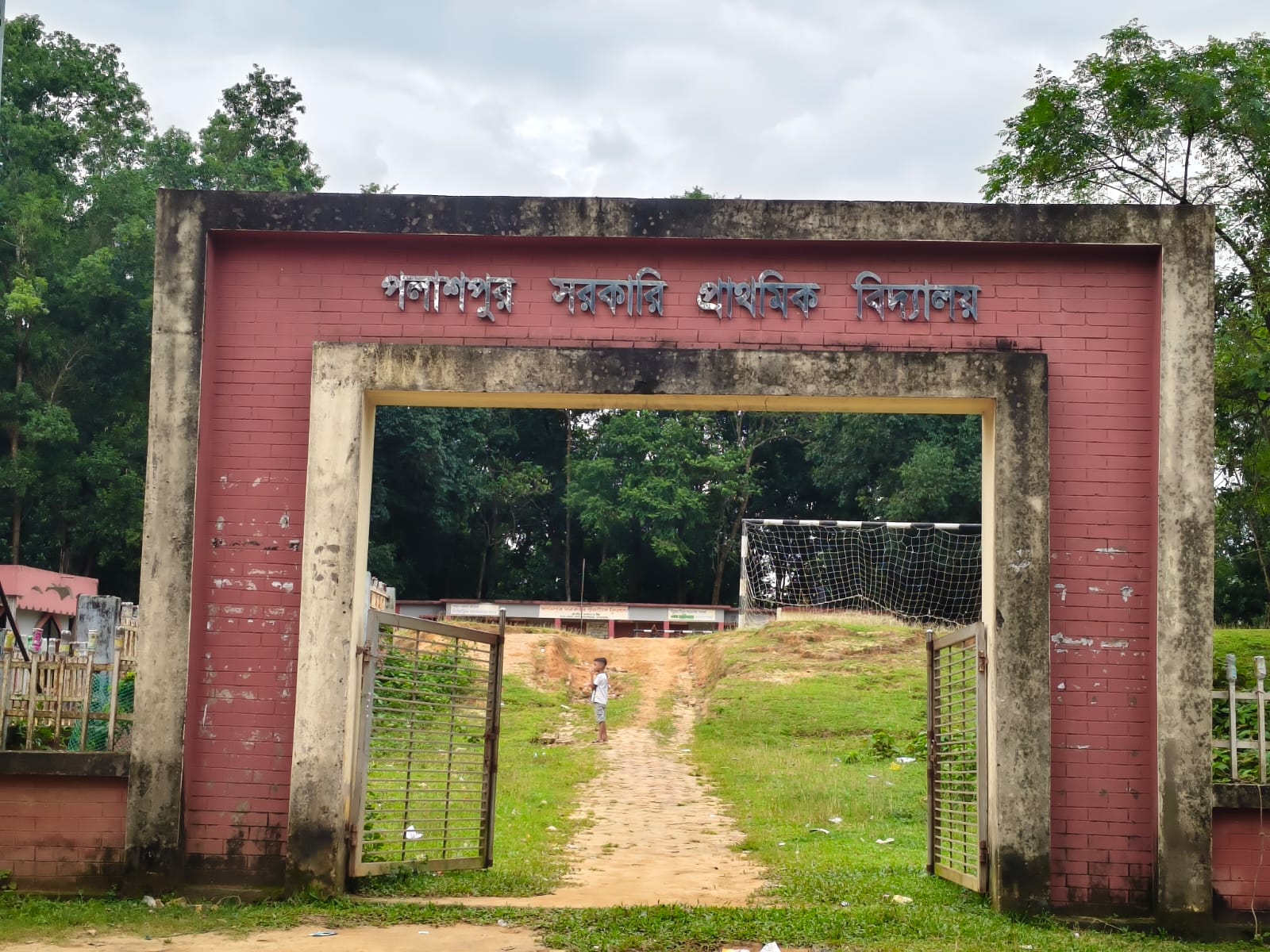 খাগড়াছড়িতে শিক্ষক শূন্যতায় প্রাথ‌মিক শিক্ষা ব‌্যাহত